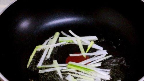 萝卜青菜怎么炒，萝卜青菜怎么炒好吃窍门（素炒白萝卜丝怎么做）