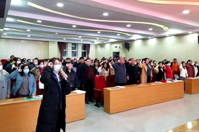 强化师德师风建设，强化民办学校师德师风建设（深入学习贯彻省第十二次党代会精神）