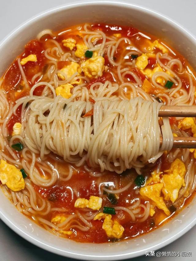 青菜面怎么做好吃，怎么做简单的青菜面条（5分钟就能搞定的面条）