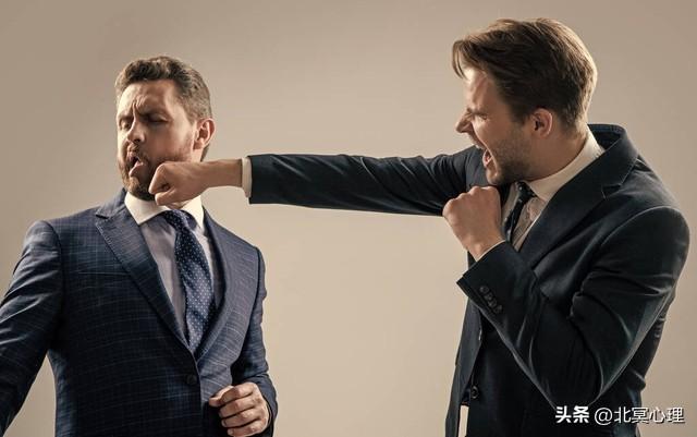 抑郁症爱一个人的表现，爱上一个抑郁症患者是一种怎样的体验（卡伦霍妮：抑郁症的三种性格）