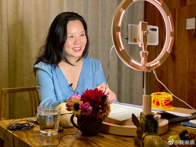 抖音怎么上传音乐，抖音怎么上传本地音乐（龚琳娜：在直播间教民歌）