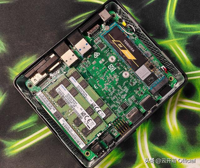 合金弹头峡谷战，合金弹头通关图片（仅约一瓶饮料容积的千元级迷你主机）