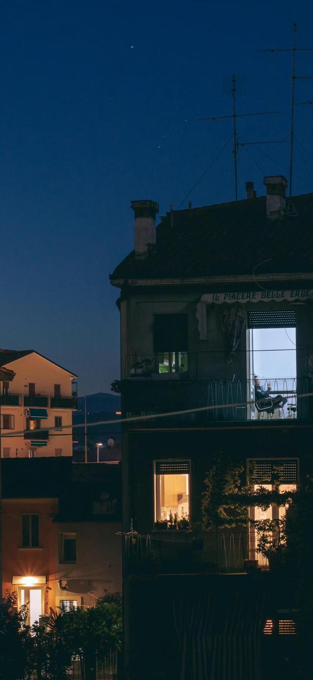 落日与晚风深情的相拥是什么歌，落日与晚风表达的什么（壁纸，落日与晚风深情的相拥）