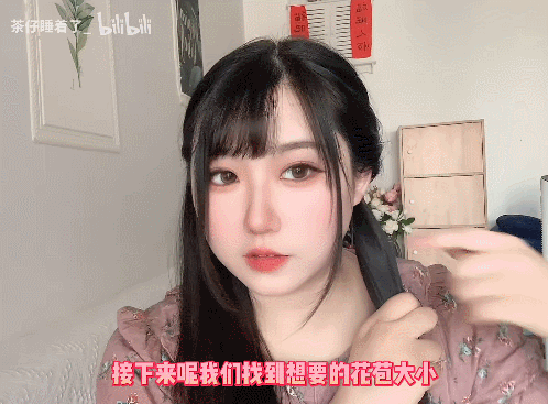 绑头发教程女孩子简单，小女孩可爱发型绑扎方法（这3款“辣妹编发”又美又撩人）