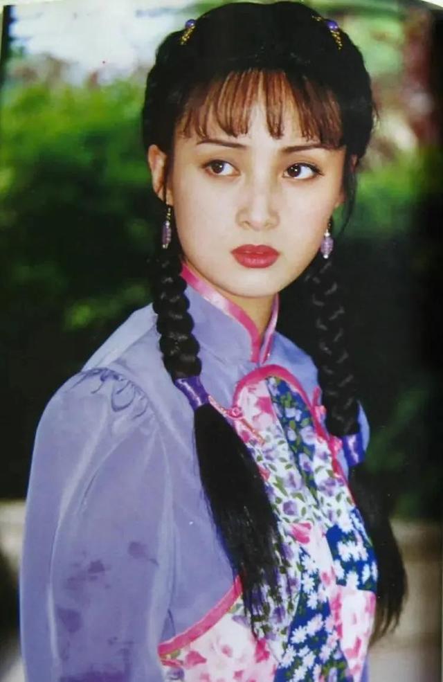 同样在剧里结婚，身着凤冠霞披，鞠婧祎居然不是排名第一