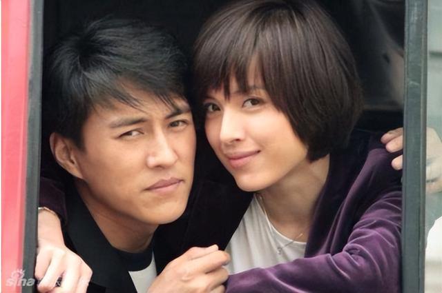 靳东有几个妻子，靳东的前妻（与二婚的江珊同居5年后）