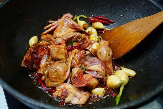 夏天可以吃羊肉吗，夏天可以吃羊肉吗 夏天清炖羊肉怎样做（建议少吃猪肉羊肉）