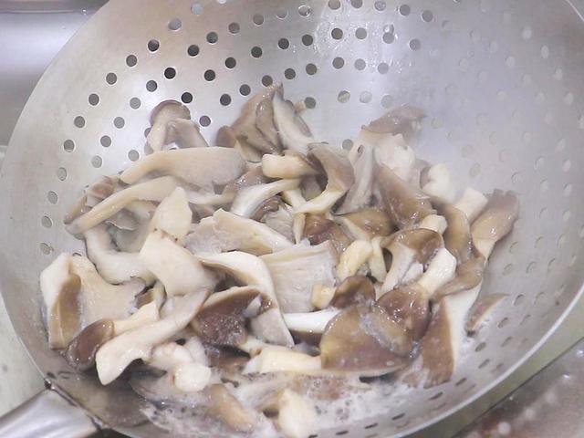蒸牛肉的做法，建议大家：少吃面条米饭