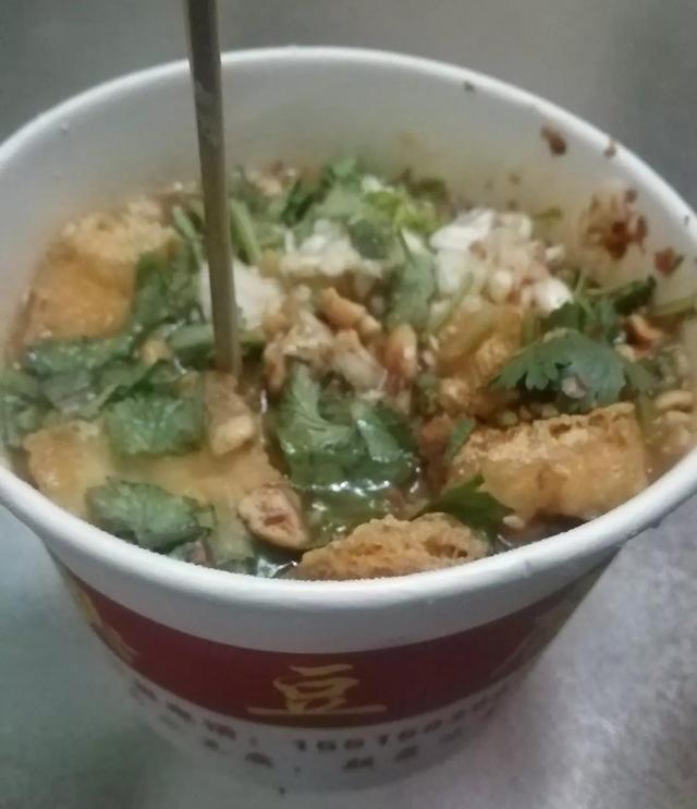 臭豆腐加盟品牌有哪些，加盟臭豆腐哪个牌子好（两家红火臭豆腐谁更胜一筹）