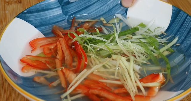 如何蒸鱼鲜嫩好吃，怎样蒸鱼才是最好的（牢记“3放2不放”）