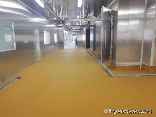 金刚砂地坪多少钱一平方，金刚砂地坪多少钱一平方米（聚氨酯砂浆地坪每平方包工包料的价格是多少）