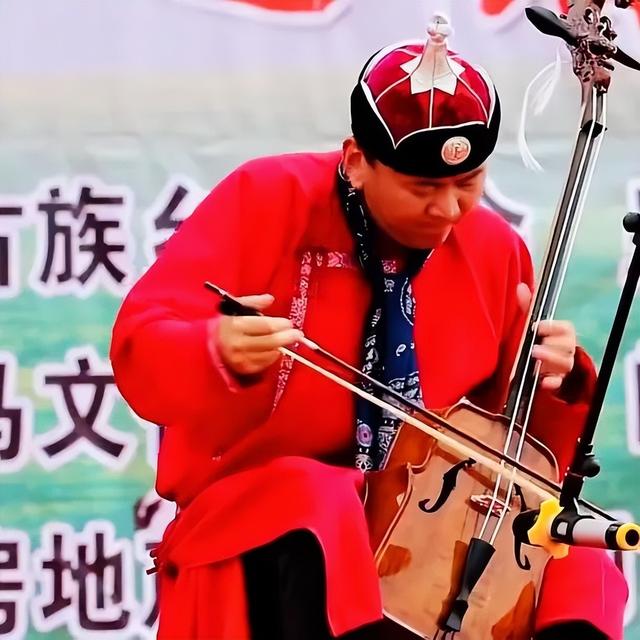 那达慕大会是哪个民族的节日，那达慕大会是什么族的（青海这里的那达慕大会）