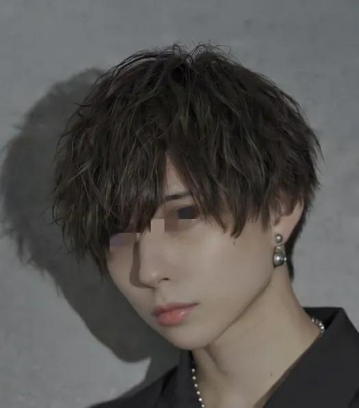 男生卷发教程，男生卷发造型教学视频（原来男生烫发这么帅气）