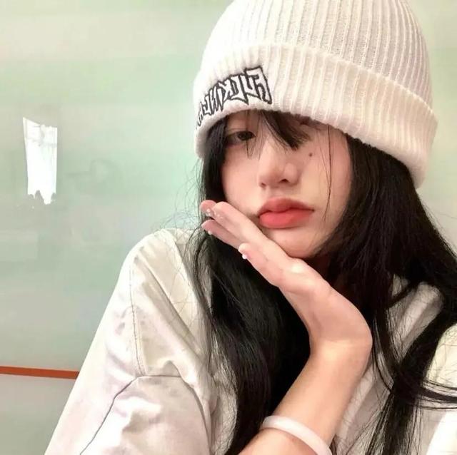 /姊非姊/，微信头像，/姊非姊/（“拽姐，你的头像该换了”）