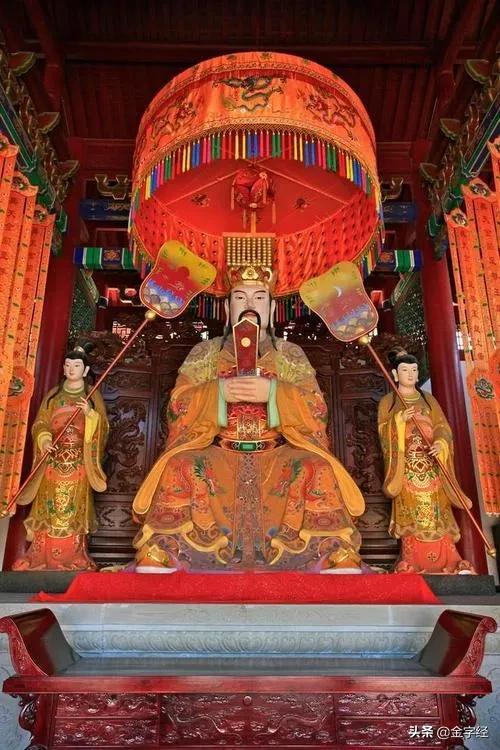 玉皇大帝,全称昊天金阙至尊玄穹高上玉皇大帝,简称天公,玉帝,玉天大帝