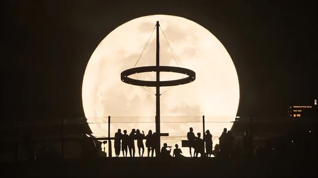 超级月亮是什么，超级月亮是什么对地球有什么影响（今年最大的“超级月亮”将登场）