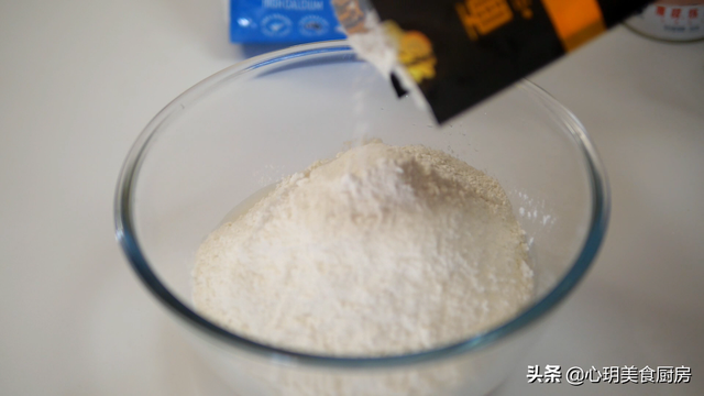 生面团如何做面包，发酵好的面团怎么做面包（全家人都爱吃吐司面包）