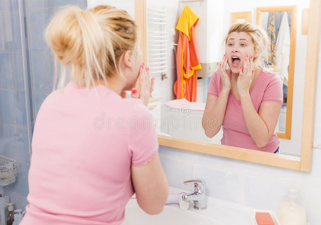 维生素e加芦荟胶敷脸有什么功效，维生素e和芦荟胶混合功效有什么（50岁阿姨坚持了8年的护肤方法）