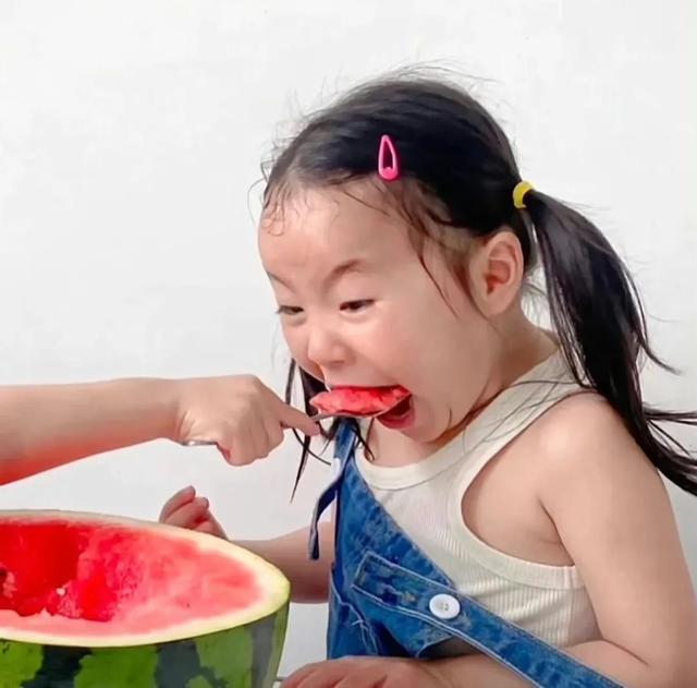 情侣头像背影一人一张，顾云曦微信（头像 ， 温柔加倍的情侣头像）