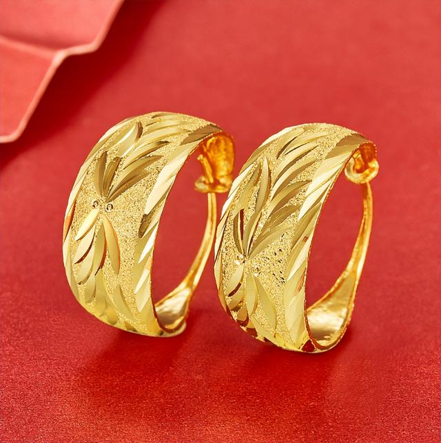 方脸适合什么耳环，方形脸适合什么样的耳环（终于分清不同耳饰的叫法了）