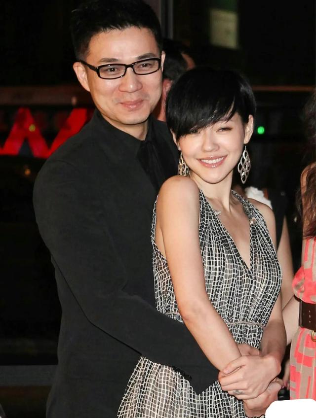 大s现身机场现状，大S妈妈说不会让汪小菲进大S台北的家门