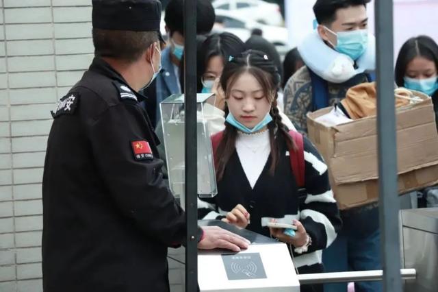 四川信息技术学院，2022年四川信息职业技术学院有哪些院系和专业（四川省高职院校入学当天美照曝光）