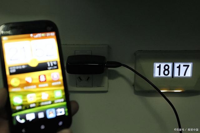 火车晚上几点熄灯，火车晚上几点熄灯几点开灯（与列车播音时间同步）