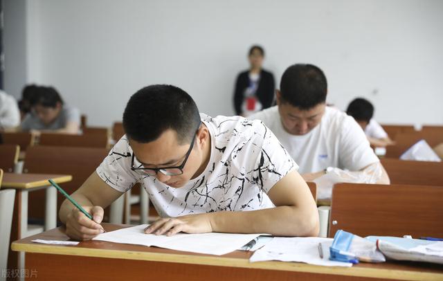 昆明工业职业技术学院官网，2021级昆明工业职业技术学院新生开学时间和入学指南及入学军训考试（38所云南高职单招2021各院校考试公布及附考试方式）