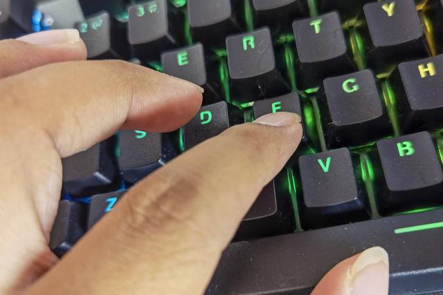 台式机调亮度按f几，笔记本调亮度（雷柏V520RGB合金版）