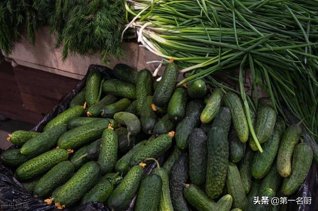 玉米不能和什么一起吃，哪些食物不能和玉米一起吃（建议多吃“4种补水菜”）