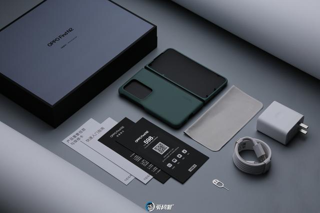 oppofindn评测，OPPO Find N对比三星（7999元起的“最小大折叠”）