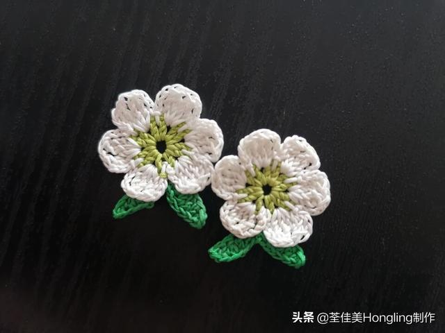 钩针编织小花朵，钩针编织花朵简单易学（新手半个小时就可以钩出来送给自己）