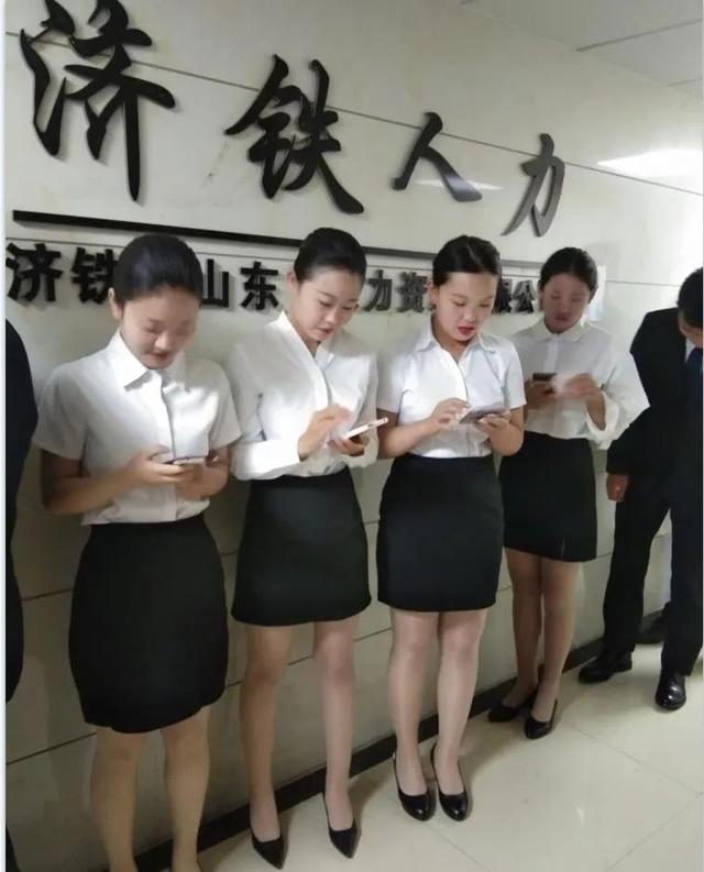 哪里招高铁乘务员，网上的高铁乘务员招聘信息是真的吗（2023年高铁乘务员地勤岗位就业报名截止名单）