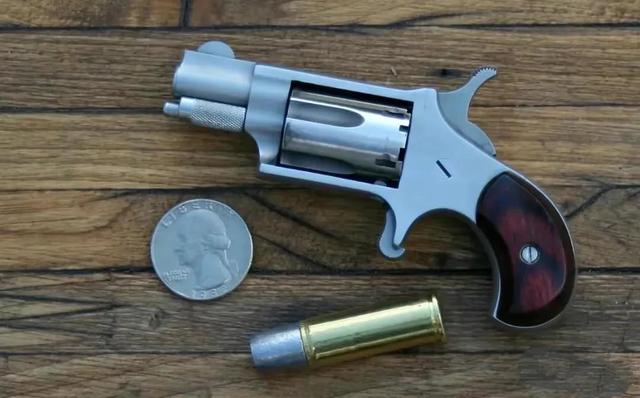 女子防身器，女子防身器材网（可以轻松装入化妆包的角响尾蛇转轮手枪）