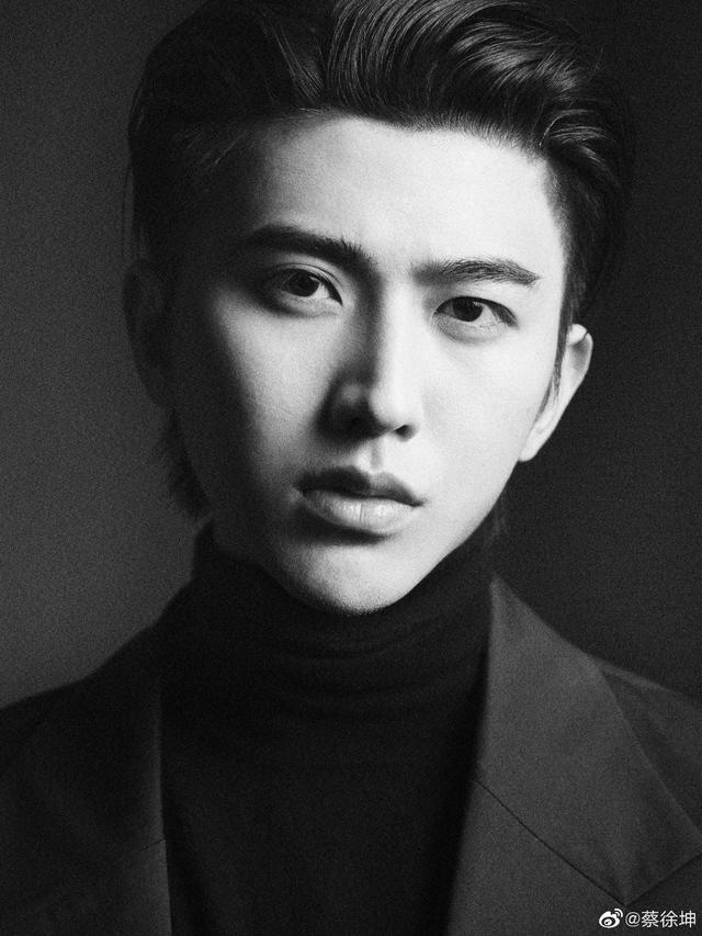 可爱帅气的蔡徐坤舞台图片精选 喜欢他的举个手呀，蔡徐坤照片高清帅气可爱（蔡徐坤帅照合集，简直不要太帅）