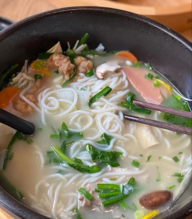 云南十大特色美食小吃，云南特色美食：你都尝过哪些