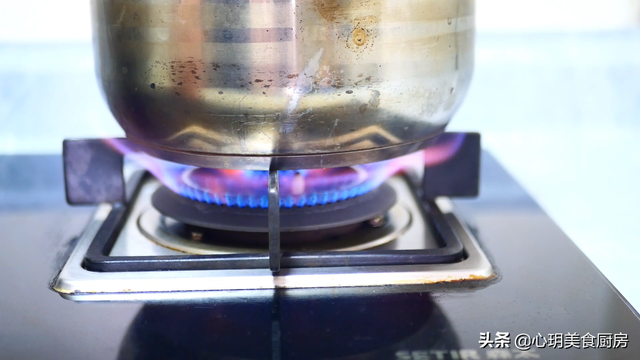 鱿鱼干的制作方法，鱿鱼鱼干怎么做（海边人教正确做法）