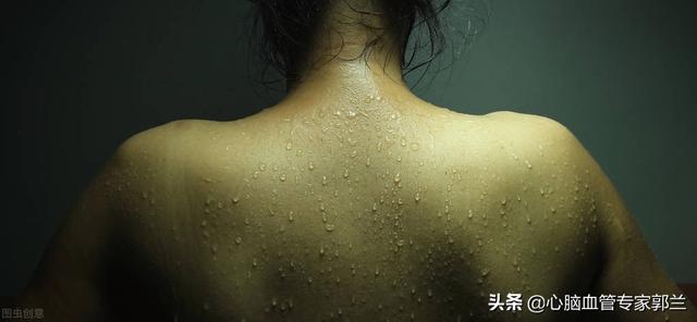 爱出汗的女人什么原因怎么治疗，爱出汗的女人是什么原因（动不动就出汗，是哪里出了问题）