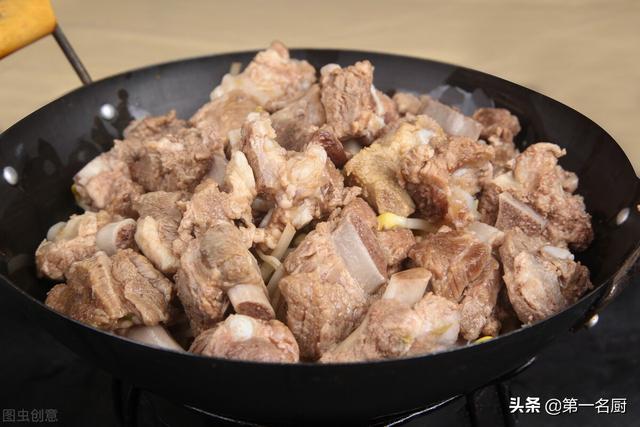 炖排骨汤的做法，清炖排骨汤的做法（放料越多越难吃）