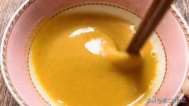 烫面饼怎么做又软又香，烫面饼怎么做又软又香窍门（出锅暄软多层）