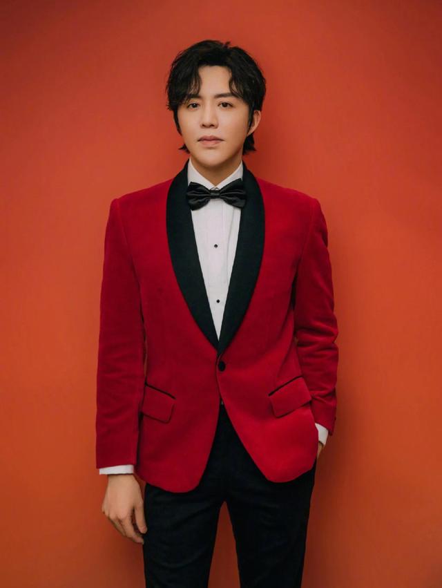 李云迪和郎朗有什么关系，双手出镜真人不敢露脸