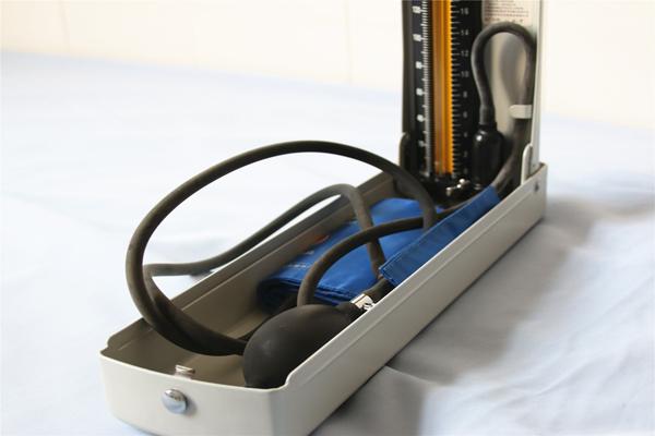 药吃多了对肾功能有没有影响，西药吃多了对肝肾有害吗（长期吃降压药，会发生肾衰竭）