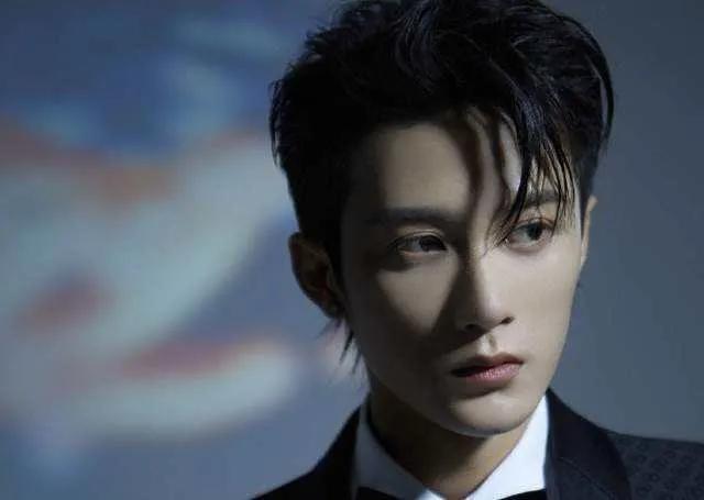 沈翊.卡通可爱起床头像微信，沈翊.卡通可爱起床头像（宝藏男孩檀健次，你该火了）