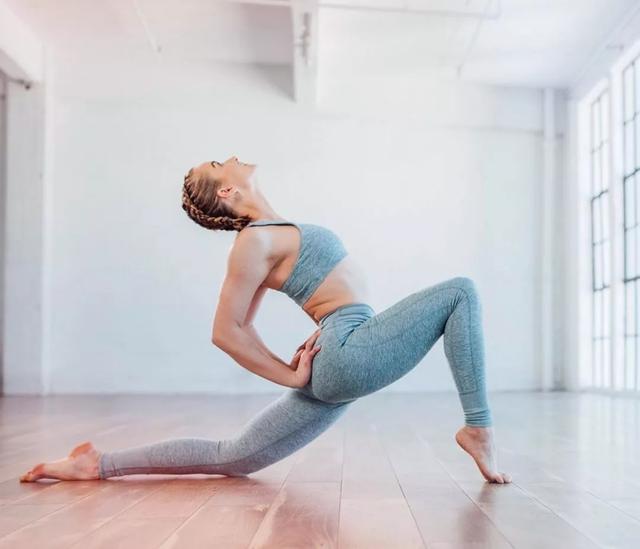 腘绳肌训练动作，12种腘绳肌训练方法（腘绳肌和臀部屈肌紧）