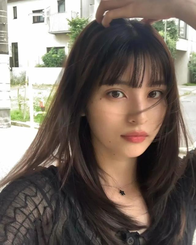 厚刘海怎么变空气刘海，厚刘海怎样变成空气刘海（减龄16岁？只有齐刘海做得到）