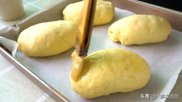 自己在家如何做肉松包，自制馅大料足的肉松包