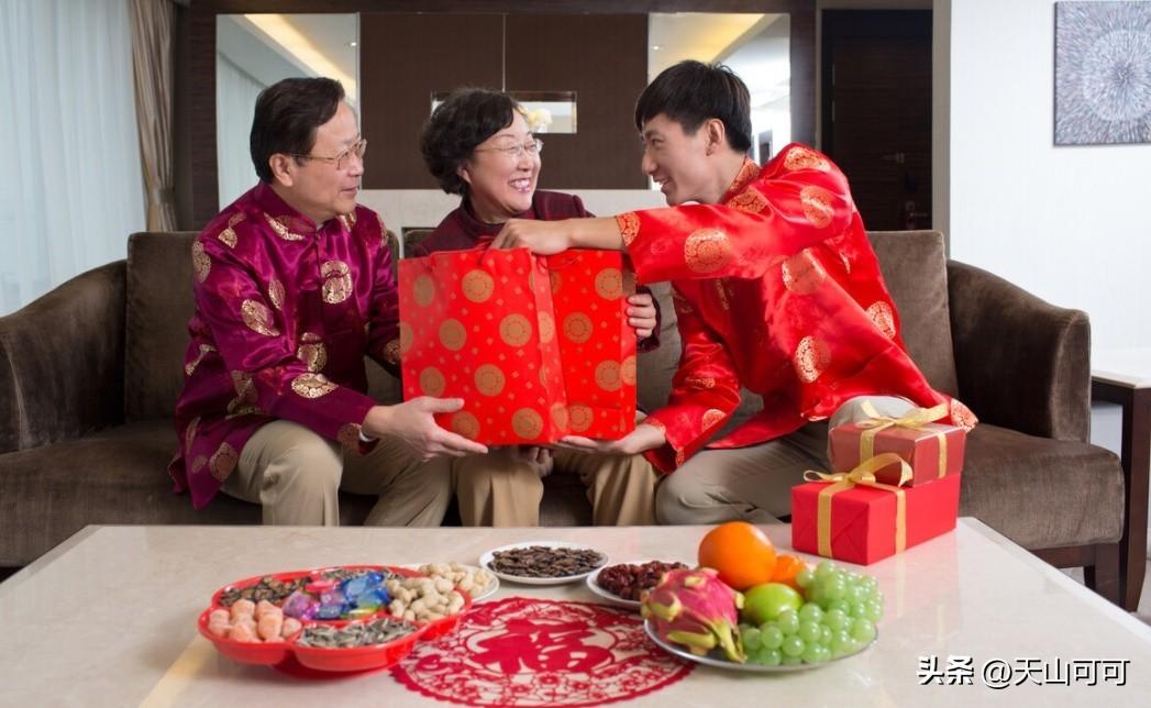 送男生什么花比较好，送男友花选什么花好（过年送礼别只会送烟茶糖）