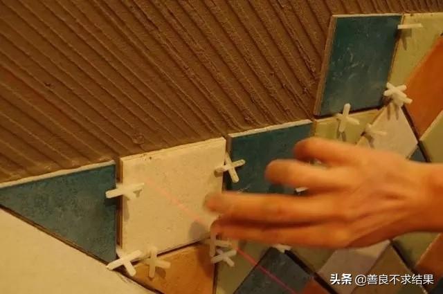 贴墙砖水泥厚度一般多少，