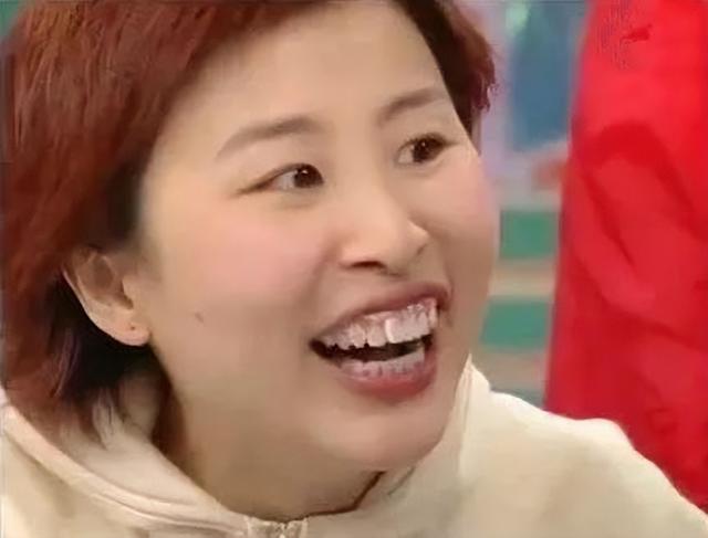 被传低调嫁富豪！周星驰女配兰茜时隔多年首度澄清，从来没结过婚