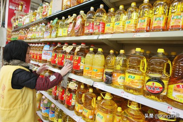 葵花籽油与玉米油哪个好吃_葵花籽油和玉米油好吗，食用油玉米油和葵花籽油哪个好（花生油排在第三梯度）